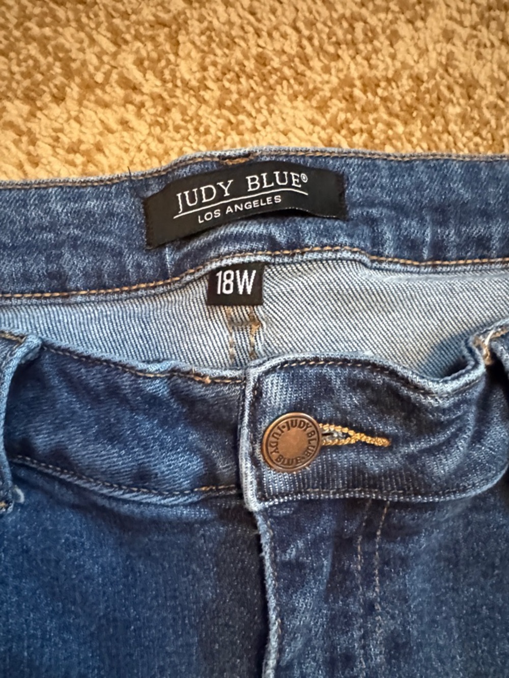 Judy Blue Women’s Jeans with Embroidered Flowers and Subtle Distressing Size 18w - Picture 4 of 7